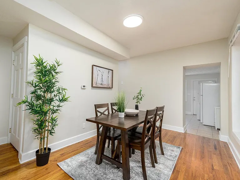 1363 Indianola Ave — Photo 5