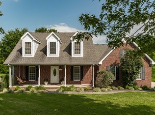 2419 Lights Chapel Rd, Greenbrier, TN 37073