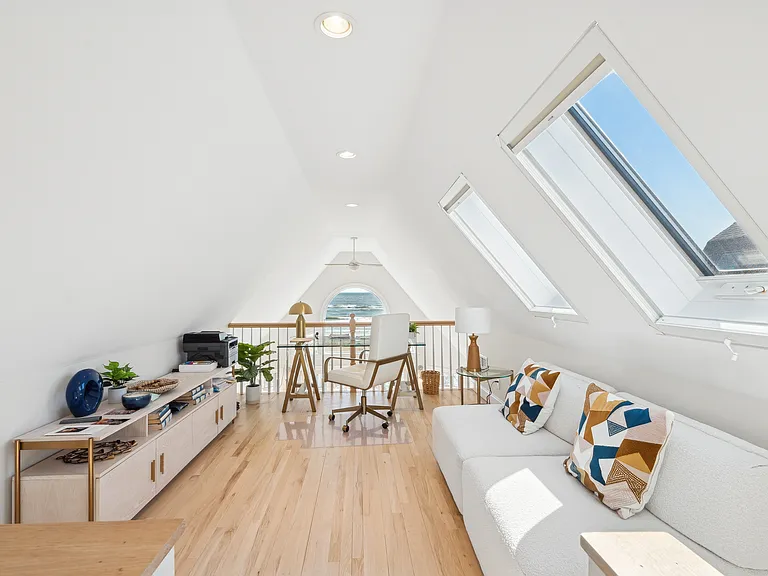 781 Dune Rd — Photo 11