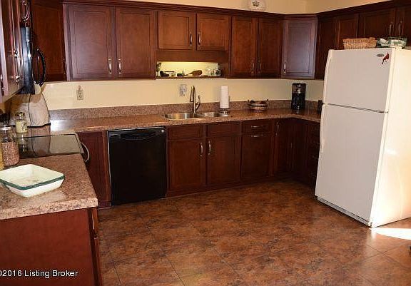 Large eat in kitchen