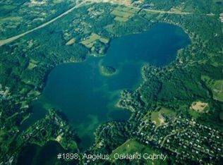 2445 Lake Angelus Ln, Lake Angelus, MI 48326