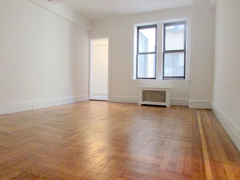 1st image of 35 W 68th St