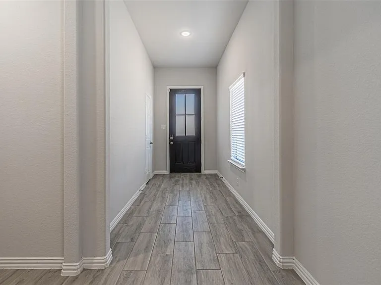 579 Ruthye Ln — Photo 4