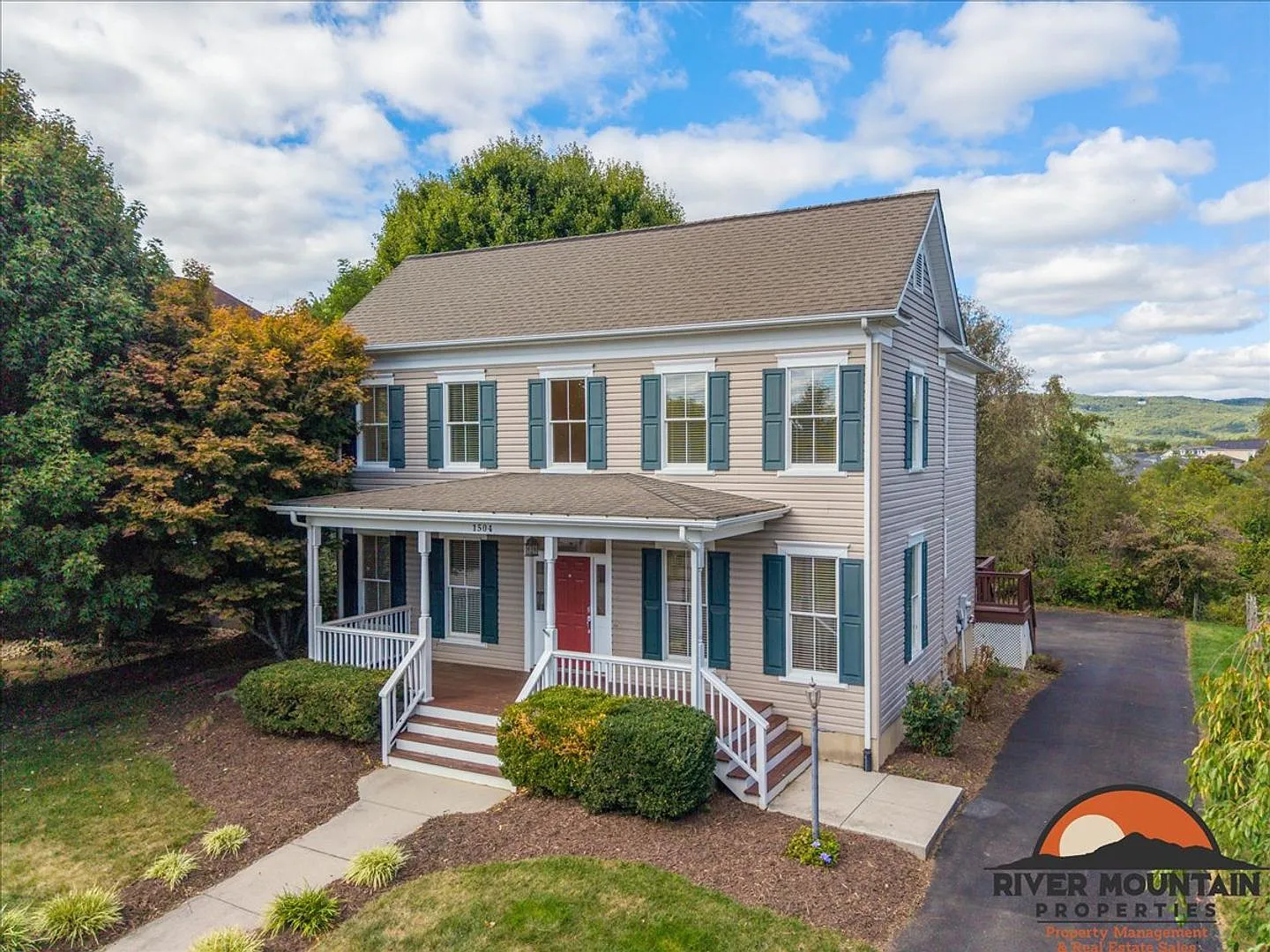 Spacious Blacksburg Home with Sunroom & Two-Car Garage — Photo 2