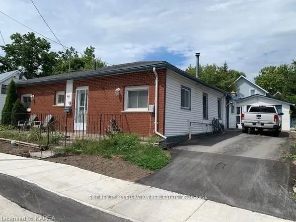 41 Water St W, Greater Napanee, ON K7R 1V5