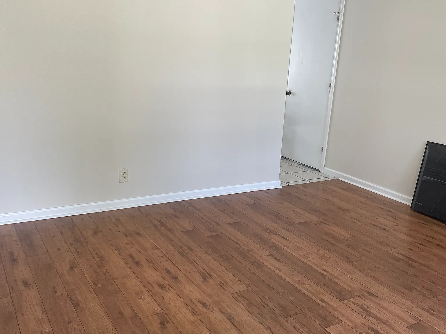 3 bed, 1.5 bath, 936 sqft, $1,400 — Photo 3