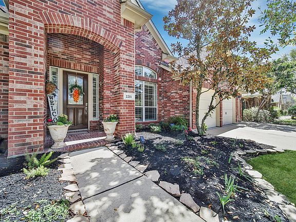 2nd image of 2211 Fenton Rock Ln