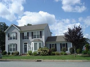 27 Castle Rocks Rd, Warwick, RI 02886