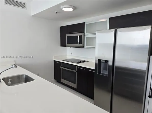 90 SW 3rd St, Miami, FL
