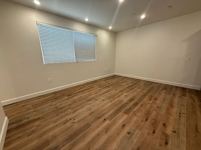 14550 Burbank Blvd #105 — Photo 9