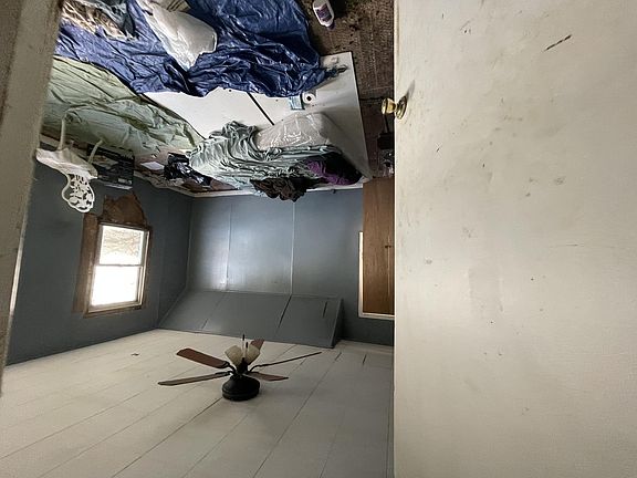 4th image of 1858 Owens Ave