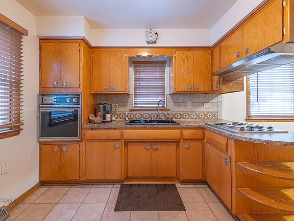 5th image of 3908 W 76th Pl