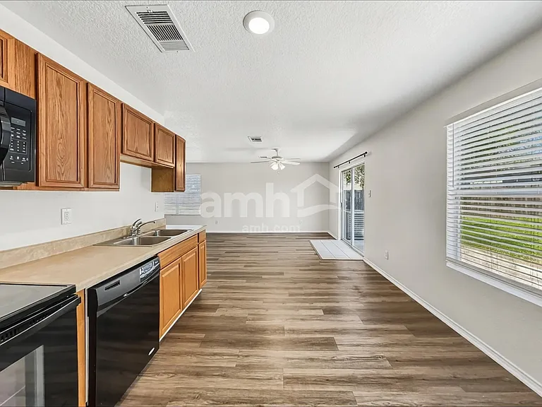 10055 Sungate Park — Photo 4