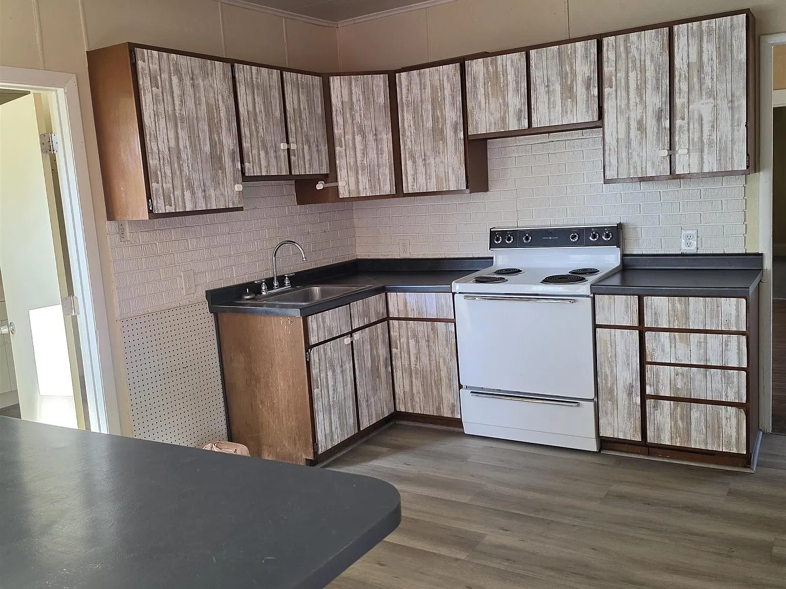 2 bed, 1.0 bath, $1,100 — Photo 4