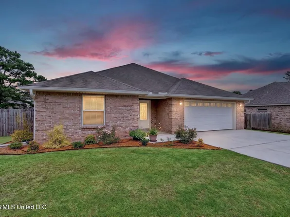 9827 Kalae St, Diamondhead, MS 39525