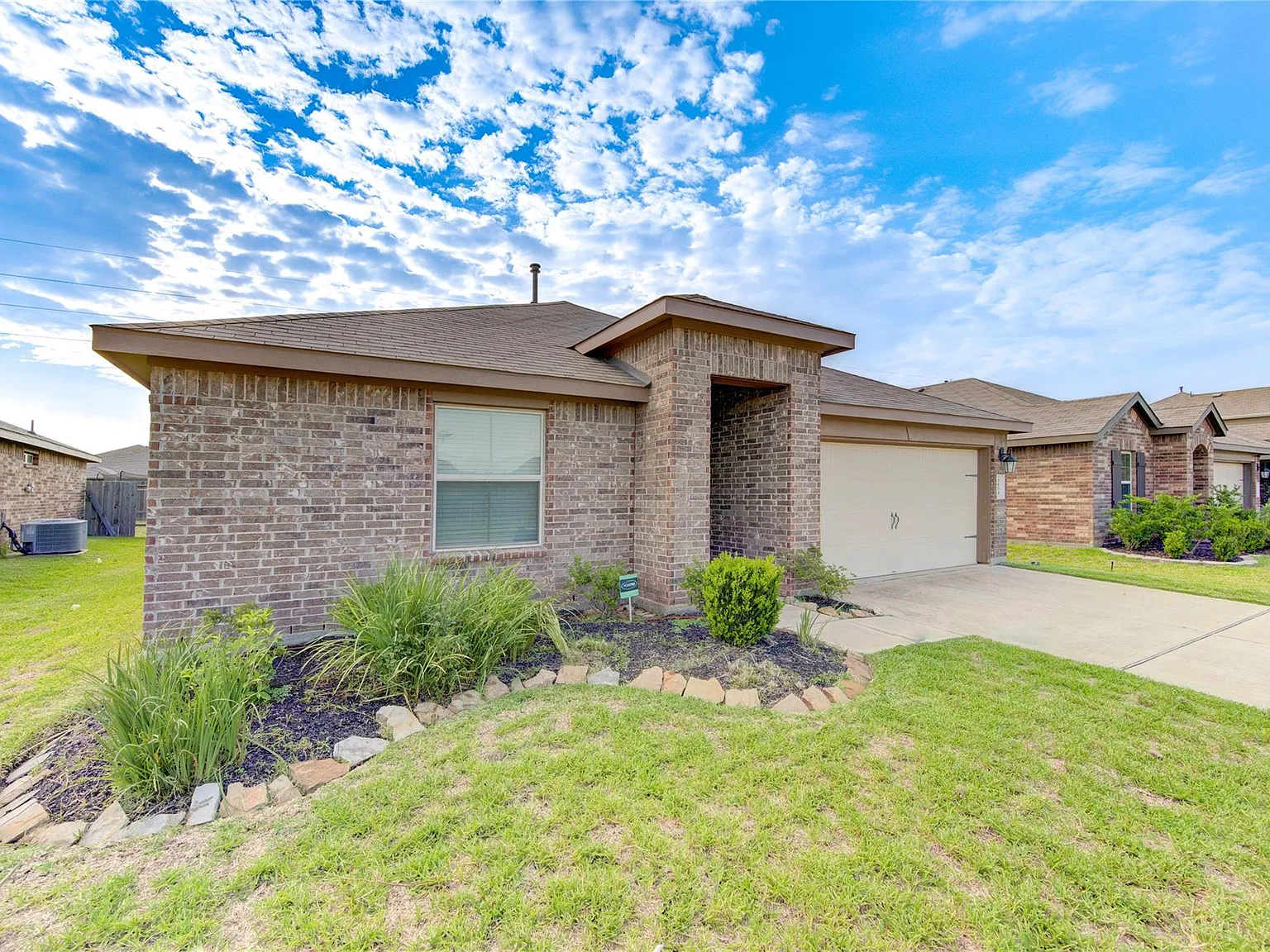 3 bed, 2.0 bath, 1533 sqft, $1,900 — Photo 2