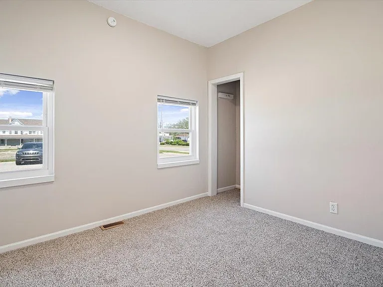 914 S Adams St — Photo 14