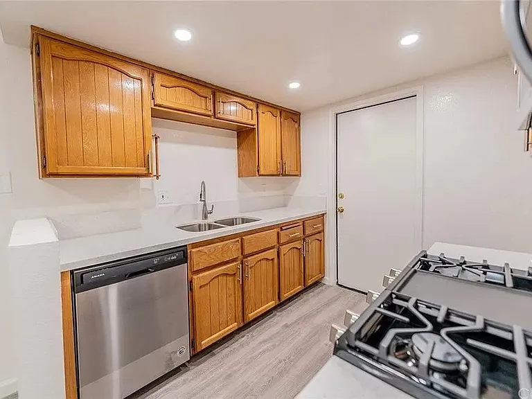 24101 Fir Ave — Photo 9