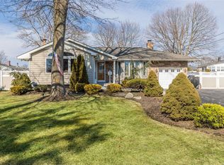 7 Craig Rd, Islip Terrace, NY 11752
