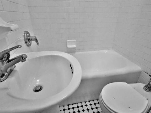 4th image of 11 Waverly Pl #12F