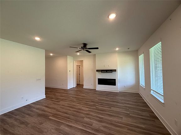 4th image of 1913 Hahn St