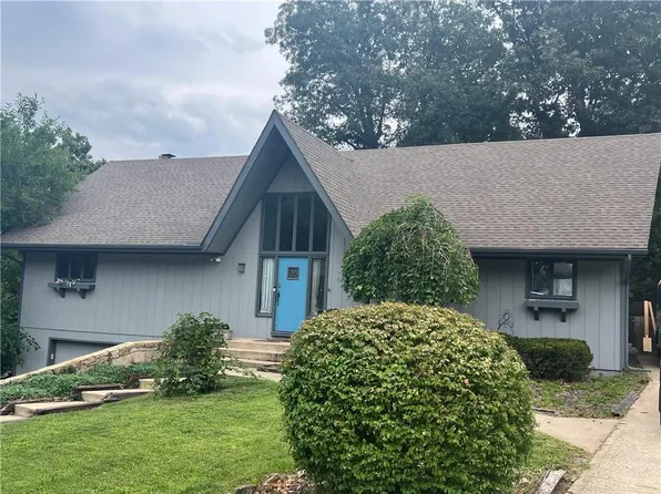 5207 Stearns St, Shawnee, KS 66203