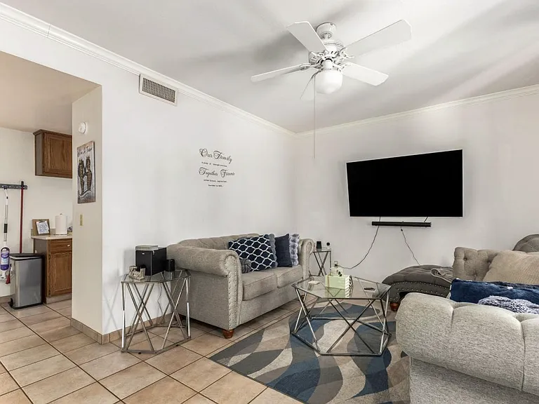 500 N Roosevelt Ave #115-1 — Photo 9