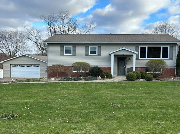 4 E Windridge Rd, Greenville, PA 16125