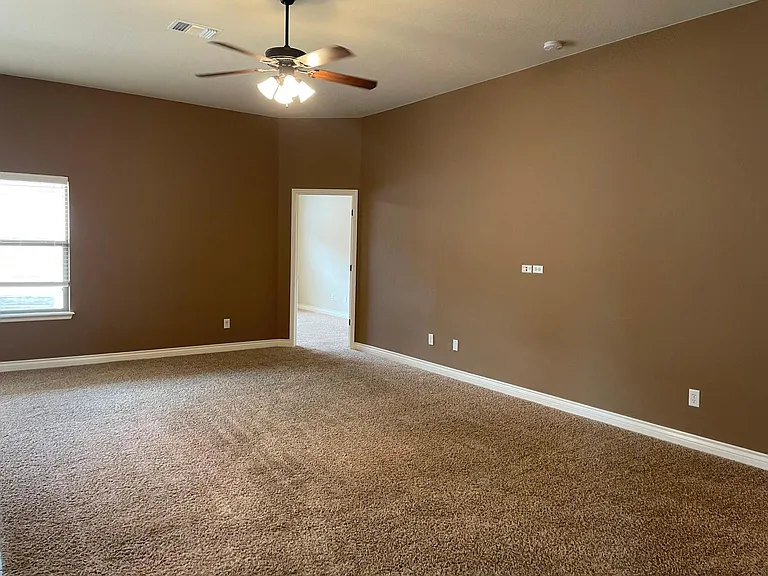 2609 NW 182nd St — Photo 10