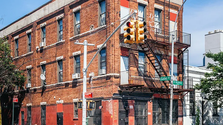 Rented by Nooklyn NYC LLC | media 21