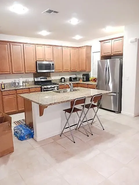 3 bed, 2.5 bath, 2077 sqft, $3,000 — Photo 2