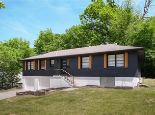 6711 N Broadway Ave, Gladstone, MO 64118