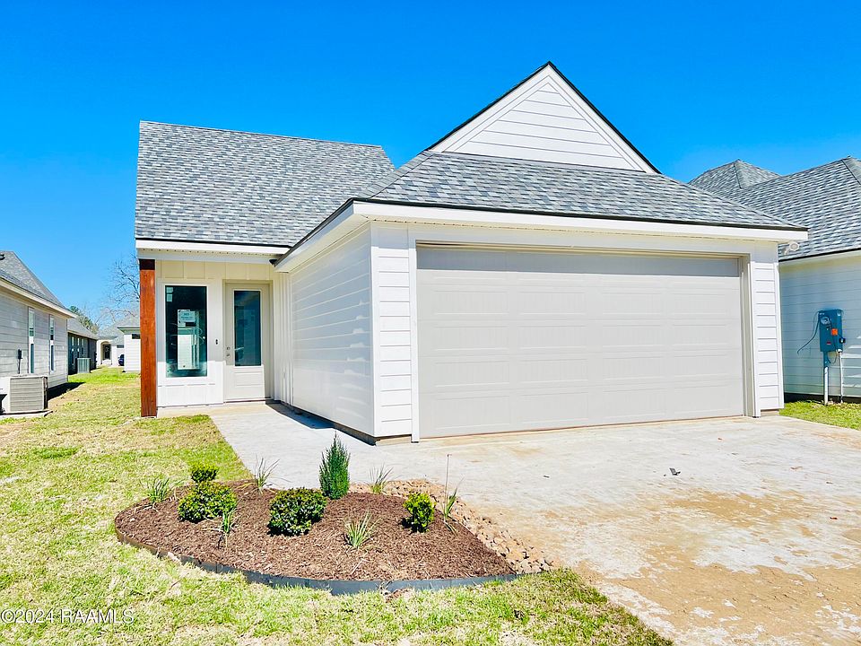 1st image of 303 Berchman Oaks Dr