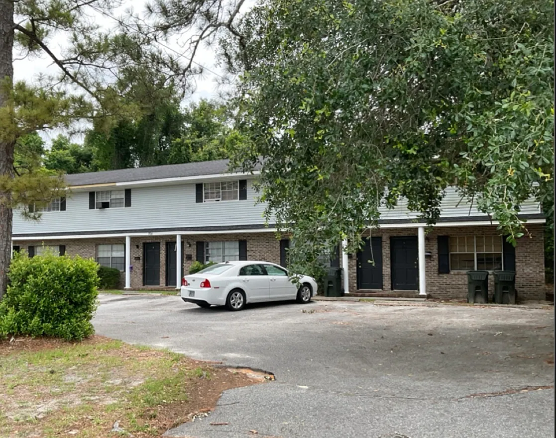 2 bed, 1.5 bath, 1060 sqft, $900 — Photo 1