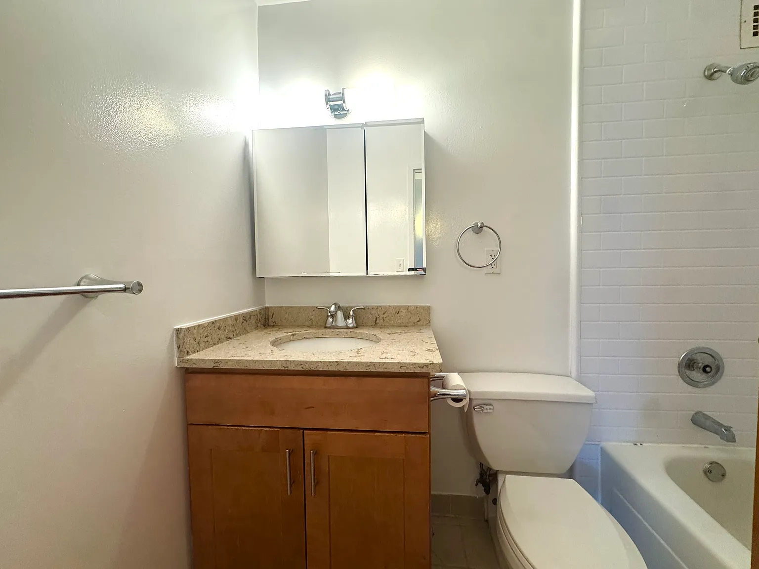 2 bed, 913 sqft, $3,900 — Photo 4