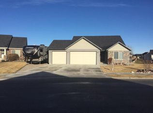 1549 Creekside Dr W, Williston, ND 58801