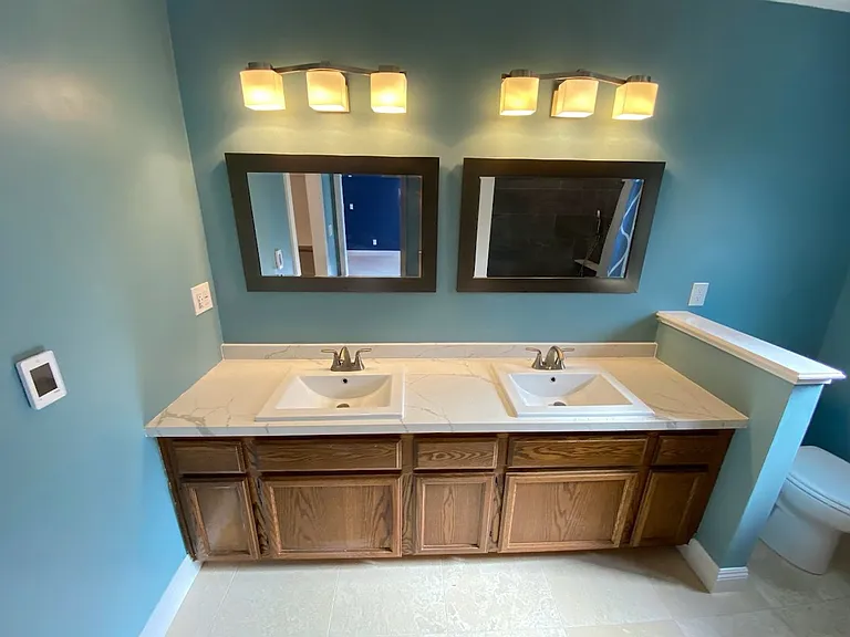 2545 Winsford Ln — Photo 17