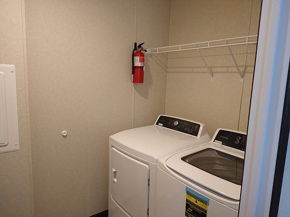 3rd image of 324 W Van Buren Cir #324