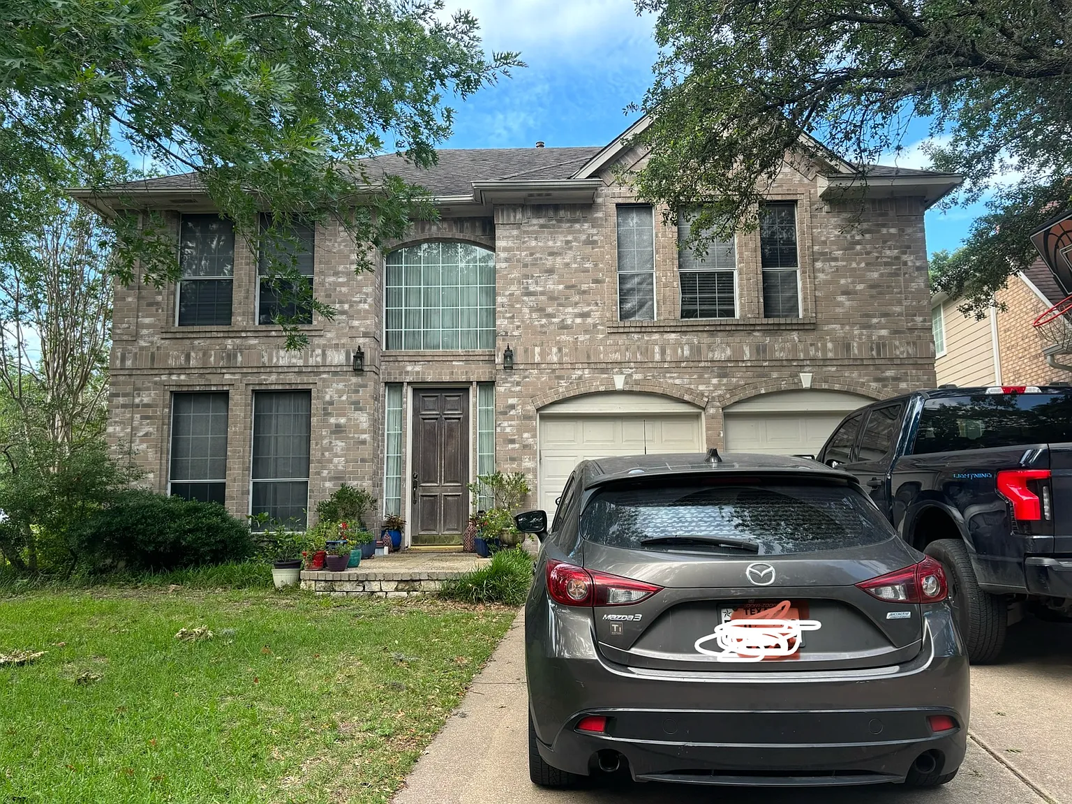 5 bed, 2.5 bath, 2384 sqft, $800 — Photo 3