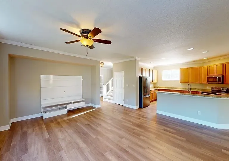 other view of livingroom