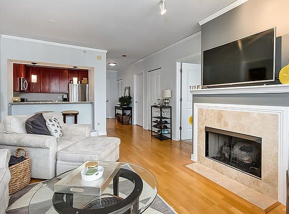 4th image of 200 N Jefferson St APT 1607