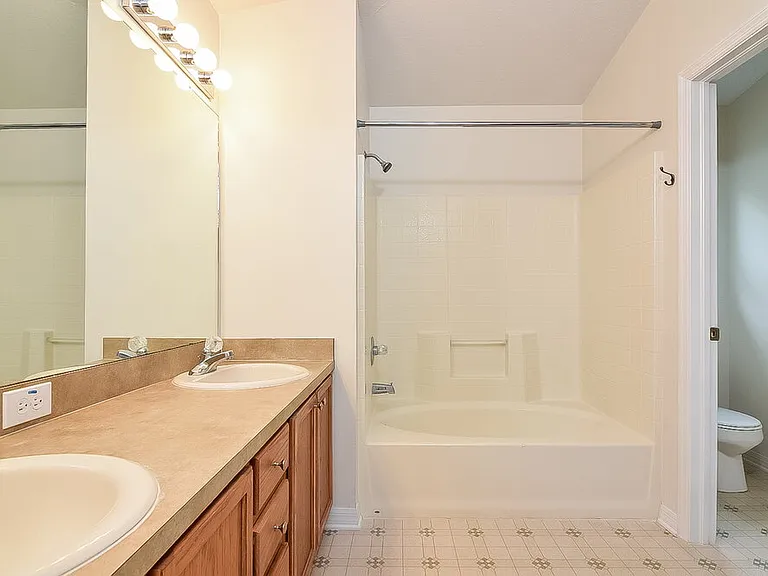 10138 Perthshire Cir — Photo 9