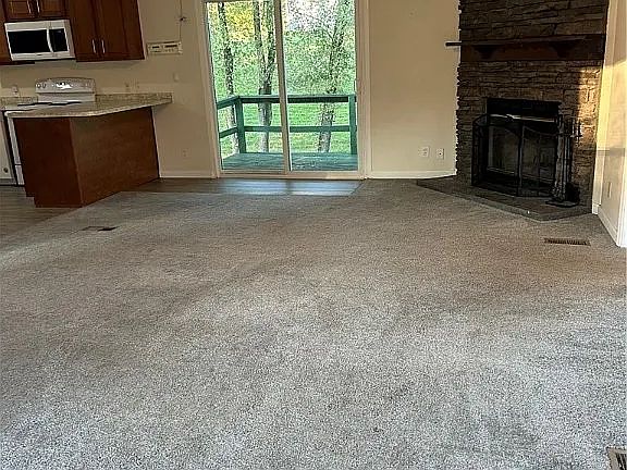 3rd image of 410 Harbour Ln