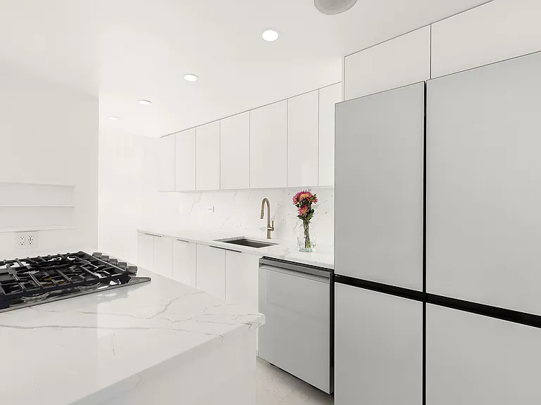 135 W 70th St #2C — Photo 2