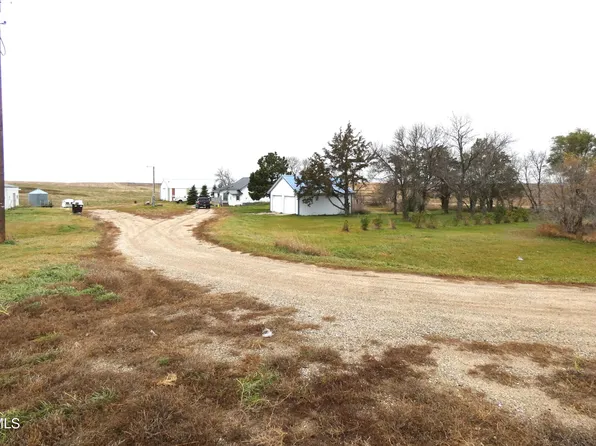 1710 88th St SE, Strasburg, ND 58573