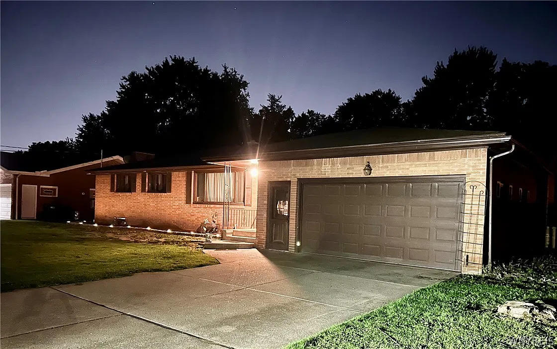3 bed, 2.0 bath, 1628 sqft, $3,100 — Photo 1