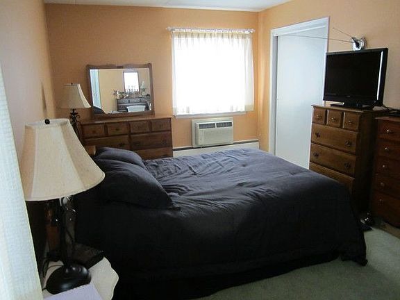 3rd image of 200 Diplomat Dr APT 7M