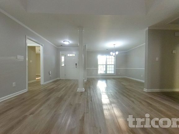 2nd image of 136 Tanners Mill Rd