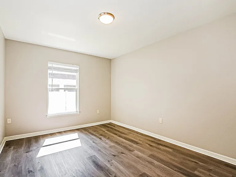 801 Clear Brook Ct — Photo 13