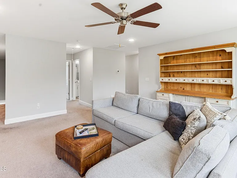 4406 Finch Ln — Photo 18